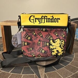 NWT Loungefly Harry Potter Griffindor Cross Body Bag